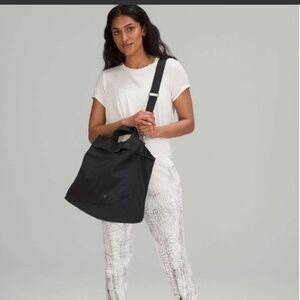Lululemon on my level bag
